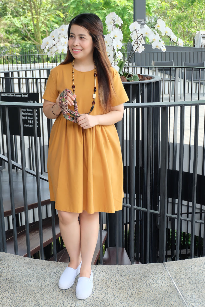 the color mustard outfit blog review